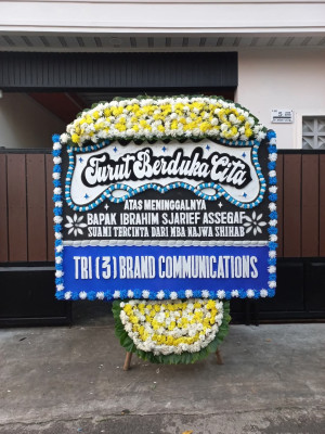 Papan Bunga Duka di Karu